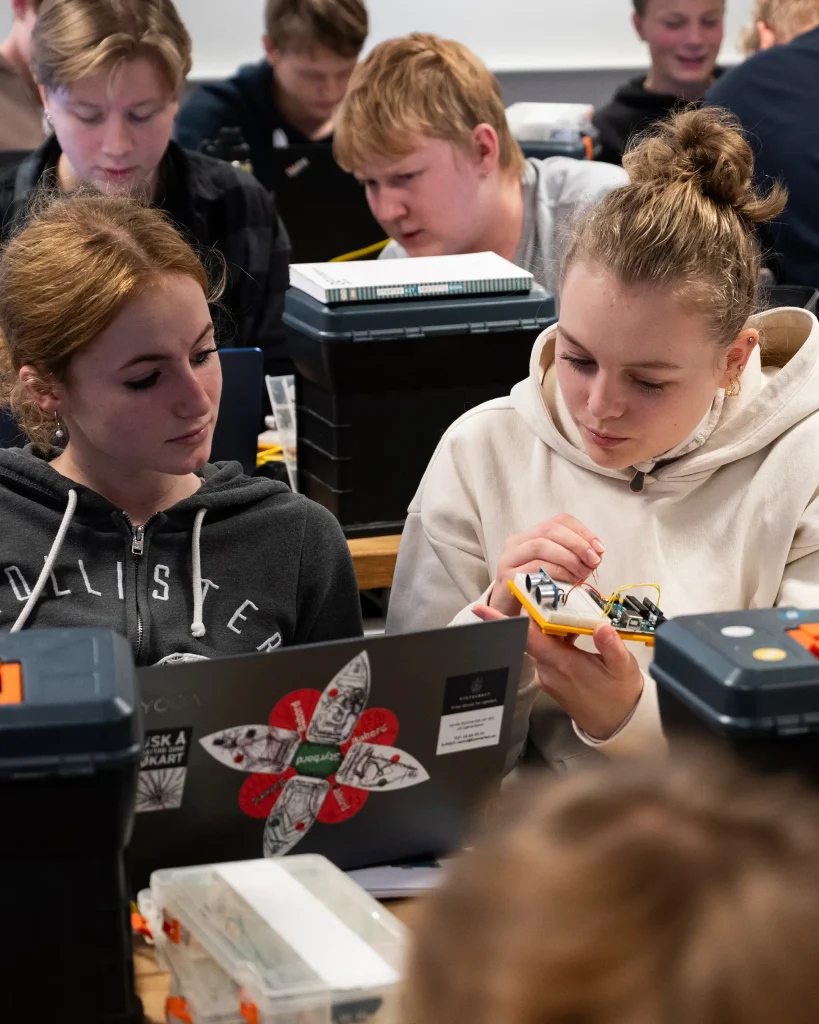 elever jobber med elektro